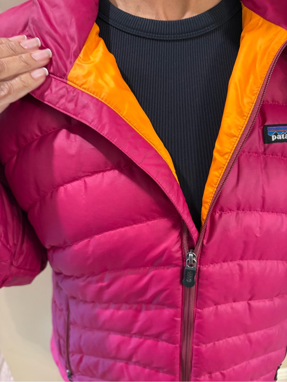 Patagonia Women's Fuchsia Quilted Down Puffer Jacket - Picture 3 of 11